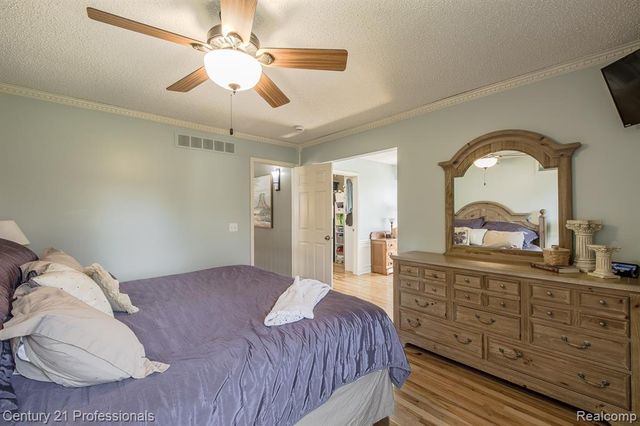 5492 E Alyssa Court, White Lake, MI 48383