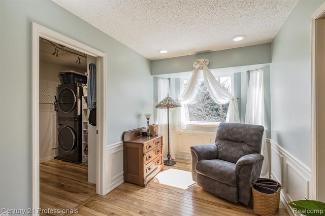 5492 E Alyssa Court, White Lake, MI 48383