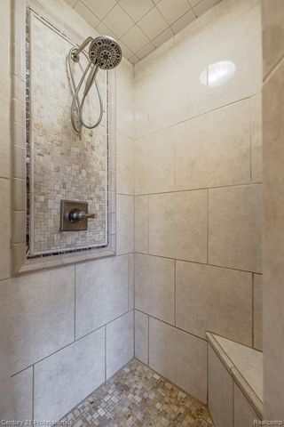 5492 E Alyssa Court, White Lake, MI 48383