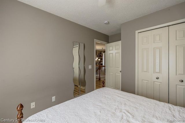5492 E Alyssa Court, White Lake, MI 48383