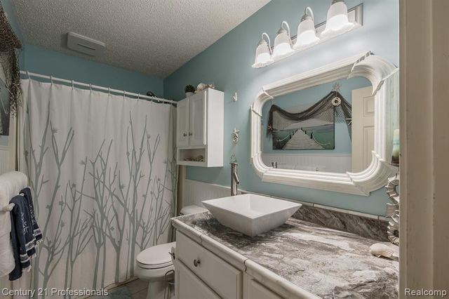 5492 E Alyssa Court, White Lake, MI 48383