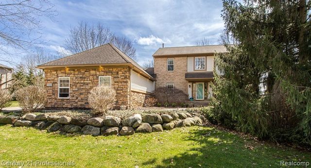 5492 E Alyssa Court, White Lake, MI 48383