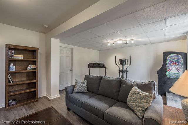 5492 E Alyssa Court, White Lake, MI 48383