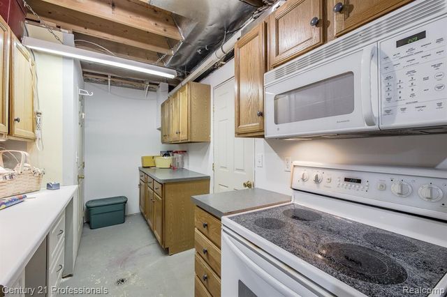 5492 E Alyssa Court, White Lake, MI 48383
