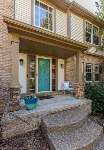 5492 E Alyssa Court, White Lake, MI 48383