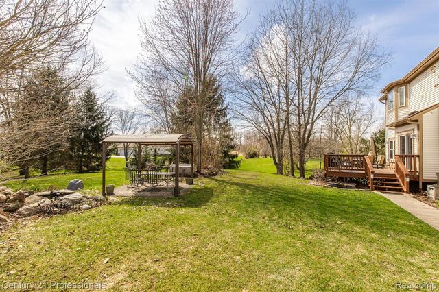 5492 E Alyssa Court, White Lake, MI 48383