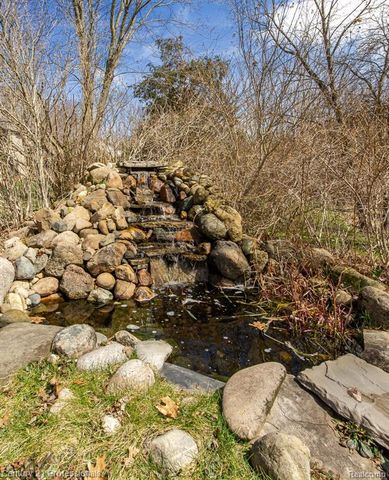 5492 E Alyssa Court, White Lake, MI 48383