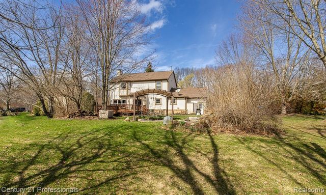 5492 E Alyssa Court, White Lake, MI 48383
