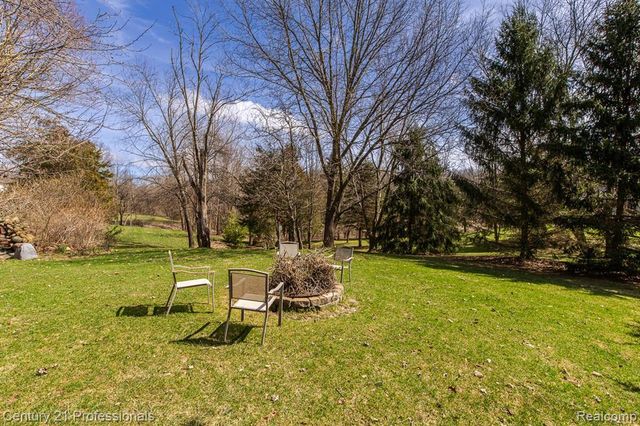 5492 E Alyssa Court, White Lake, MI 48383