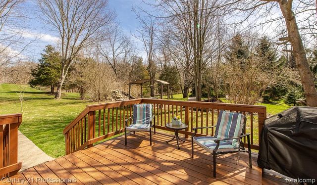 5492 E Alyssa Court, White Lake, MI 48383
