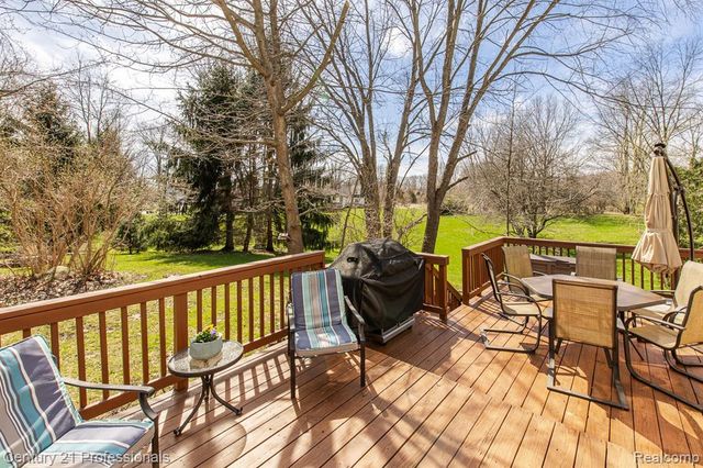 5492 E Alyssa Court, White Lake, MI 48383