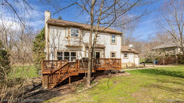 5492 E Alyssa Court, White Lake, MI 48383