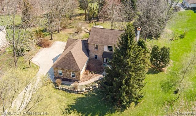 5492 E Alyssa Court, White Lake, MI 48383