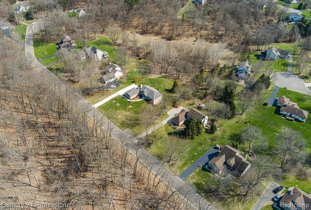 5492 E Alyssa Court, White Lake, MI 48383