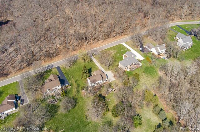 5492 E Alyssa Court, White Lake, MI 48383
