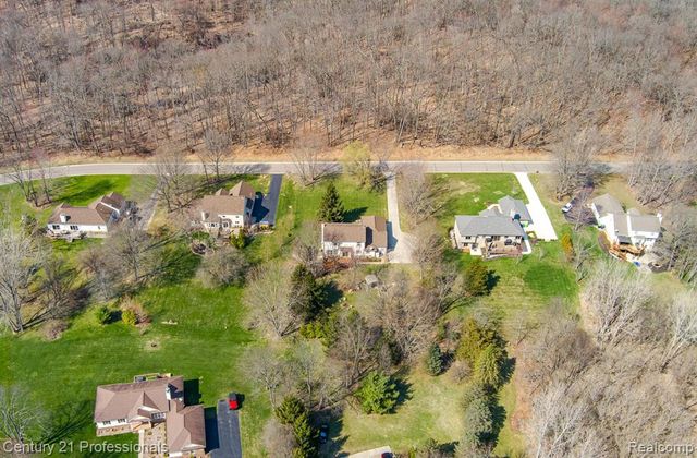 5492 E Alyssa Court, White Lake, MI 48383