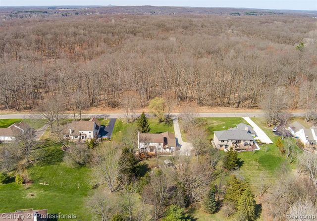 5492 E Alyssa Court, White Lake, MI 48383