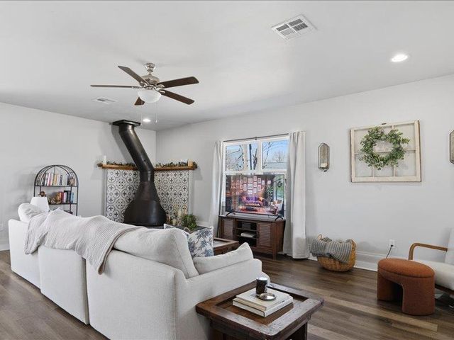 1501 Lawton Avenue, Moore, OK 73160