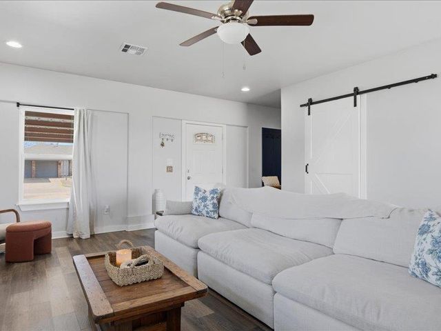 1501 Lawton Avenue, Moore, OK 73160