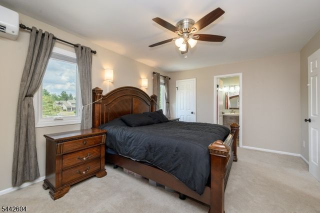 18 Holly Ct, Raritan Twp., NJ 08822