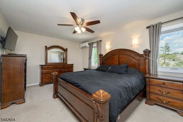 18 Holly Ct, Raritan Twp., NJ 08822