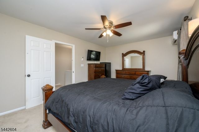 18 Holly Ct, Raritan Twp., NJ 08822