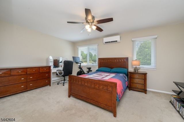 18 Holly Ct, Raritan Twp., NJ 08822