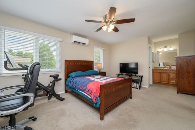 18 Holly Ct, Raritan Twp., NJ 08822