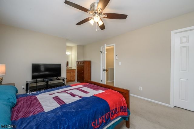 18 Holly Ct, Raritan Twp., NJ 08822