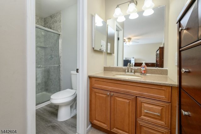 18 Holly Ct, Raritan Twp., NJ 08822