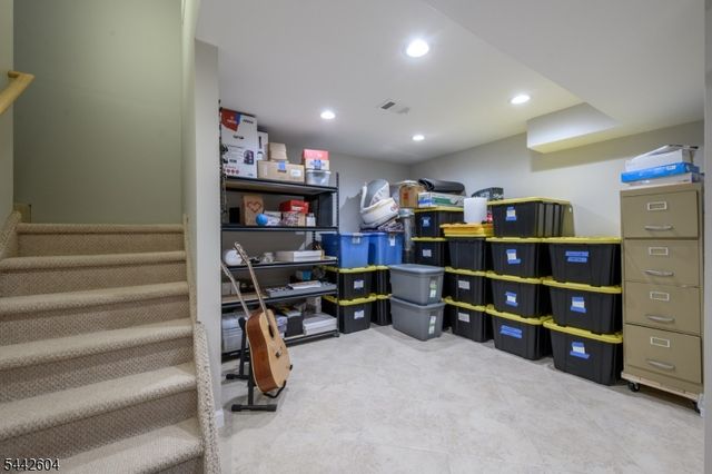 18 Holly Ct, Raritan Twp., NJ 08822