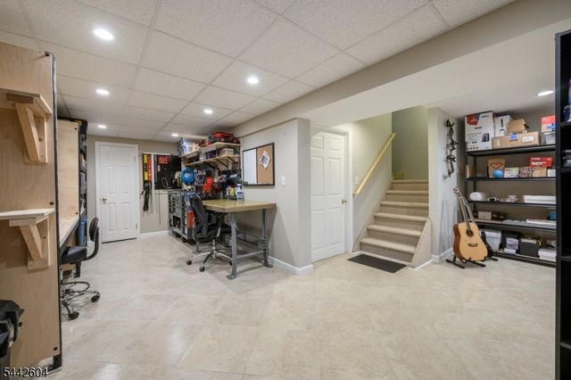18 Holly Ct, Raritan Twp., NJ 08822