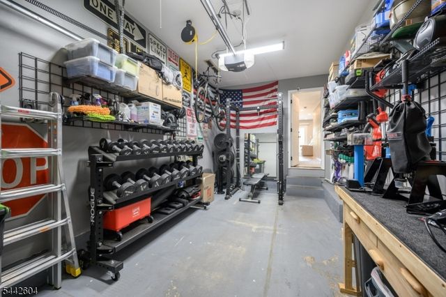 18 Holly Ct, Raritan Twp., NJ 08822