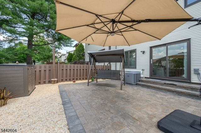 18 Holly Ct, Raritan Twp., NJ 08822