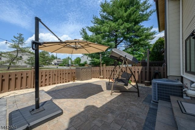 18 Holly Ct, Raritan Twp., NJ 08822