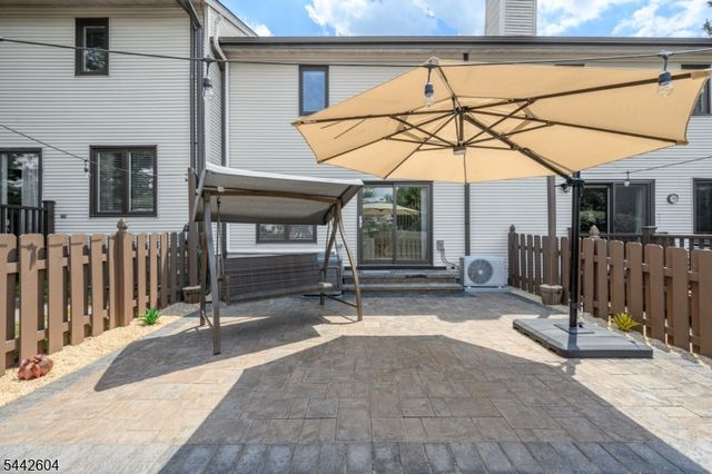 18 Holly Ct, Raritan Twp., NJ 08822
