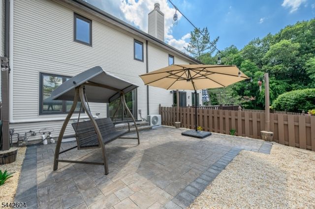 18 Holly Ct, Raritan Twp., NJ 08822