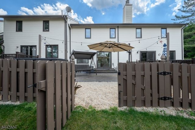 18 Holly Ct, Raritan Twp., NJ 08822