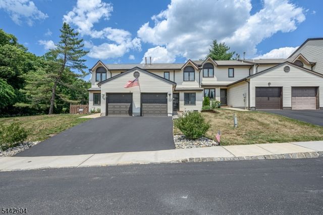 18 Holly Ct, Raritan Twp., NJ 08822