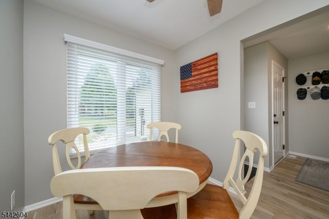 18 Holly Ct, Raritan Twp., NJ 08822