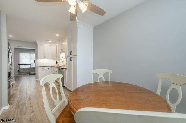 18 Holly Ct, Raritan Twp., NJ 08822