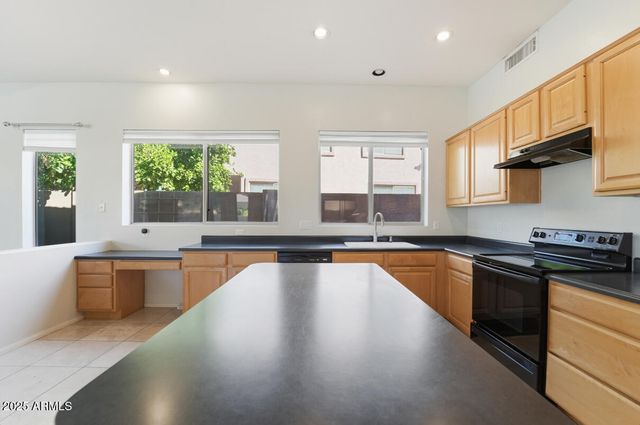 7180 W TRAILS Drive, Glendale, AZ 85308