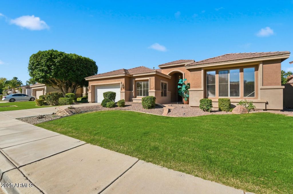 7180 W TRAILS Drive, Glendale, AZ 85308