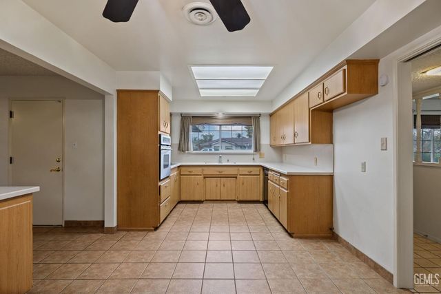 6008 Eugene Place, Bakersfield, CA 93308