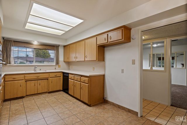 6008 Eugene Place, Bakersfield, CA 93308