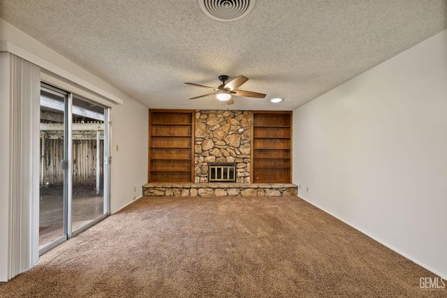 6008 Eugene Place, Bakersfield, CA 93308