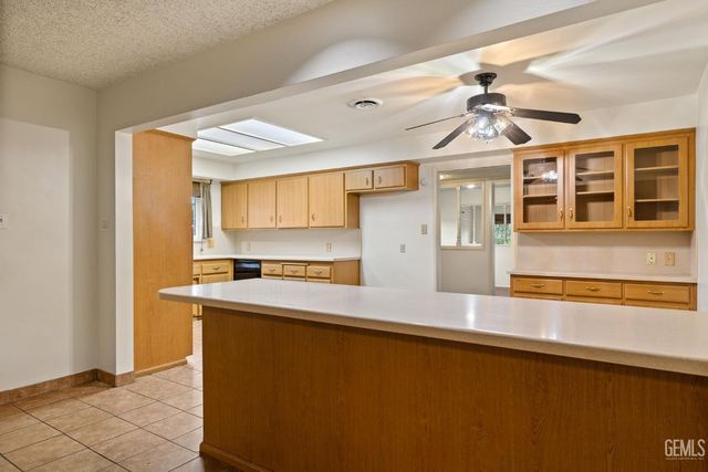 6008 Eugene Place, Bakersfield, CA 93308