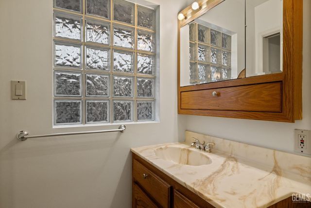 6008 Eugene Place, Bakersfield, CA 93308