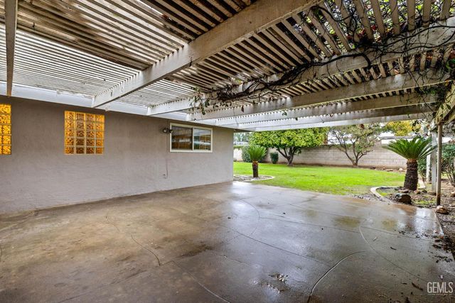 6008 Eugene Place, Bakersfield, CA 93308