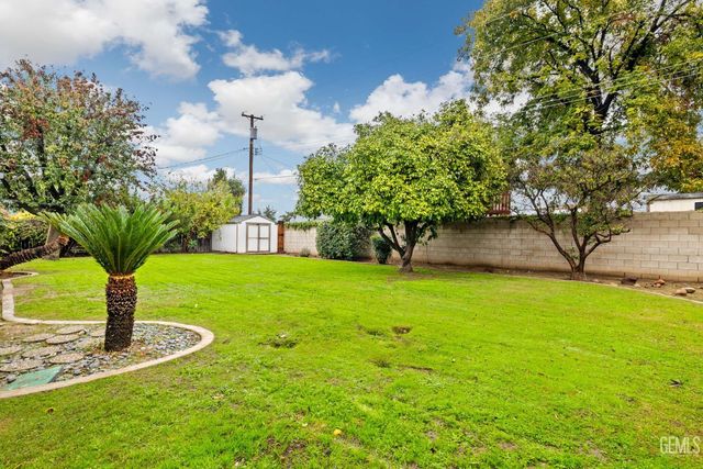 6008 Eugene Place, Bakersfield, CA 93308